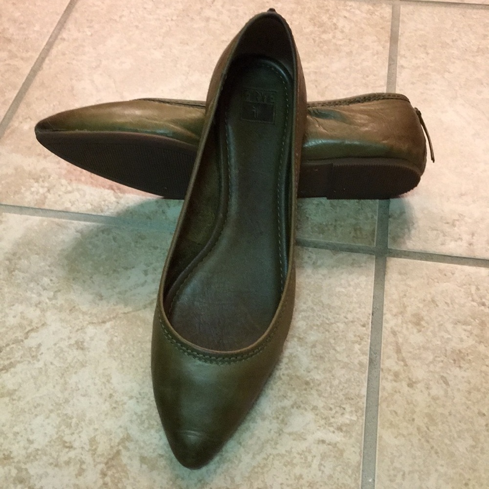 Frye Regina Flat